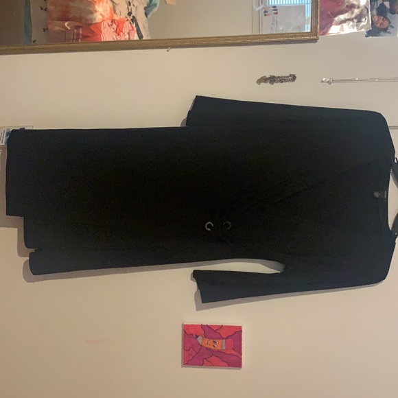 Black Dress - Picture 2 of 4